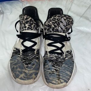 Adidas Hardens size 15